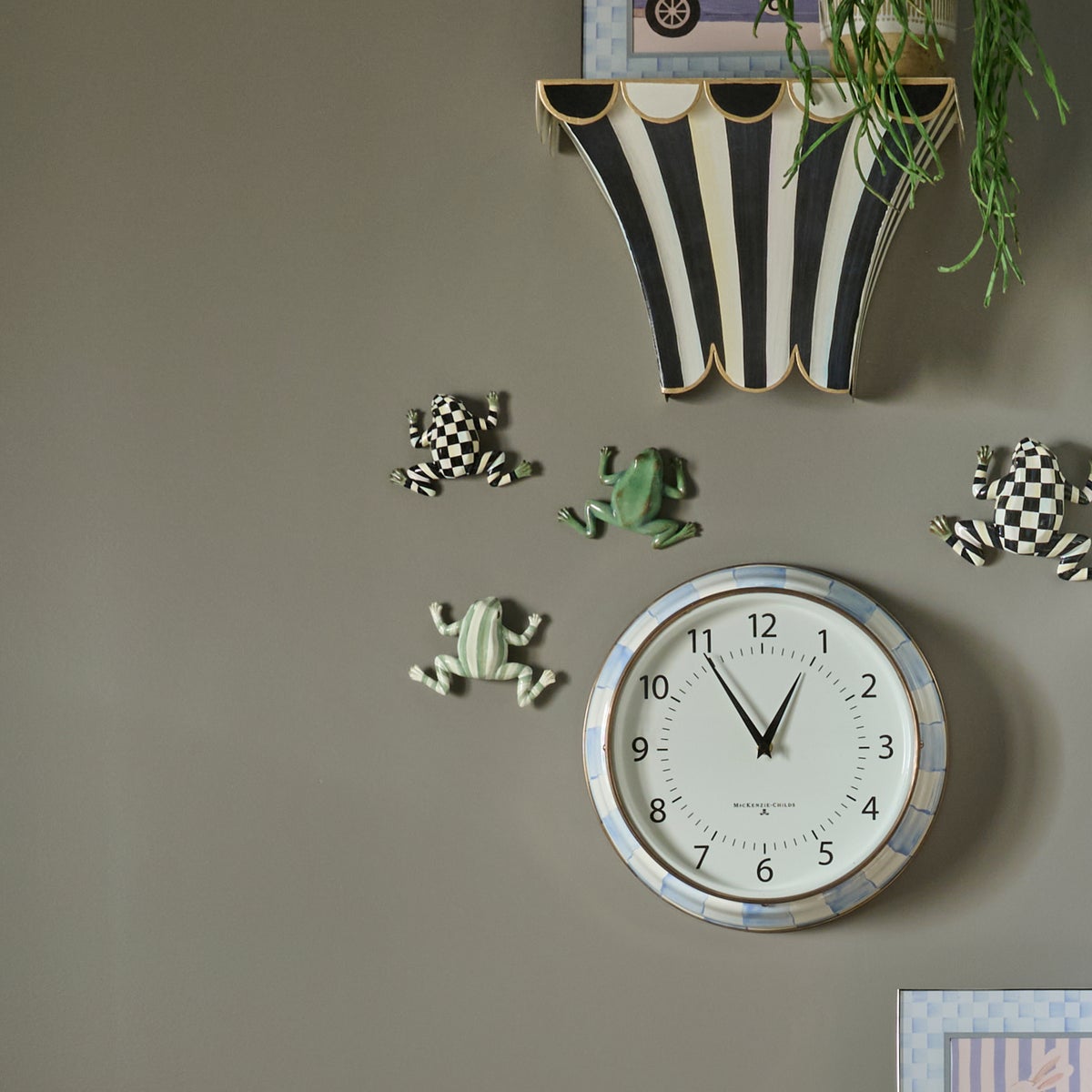 Courtly Frog Wall Decor Trio - Image 5
