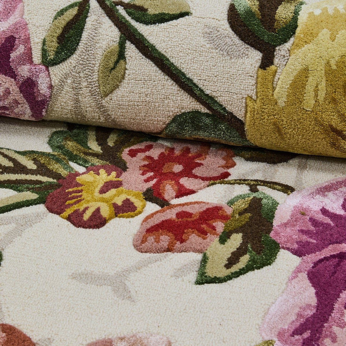 Golden Peonies 8' x 10' Rug - Image 2
