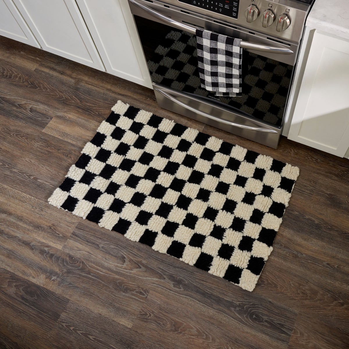 Checkerboard 2'3" x 3'9" Rug - Image 2