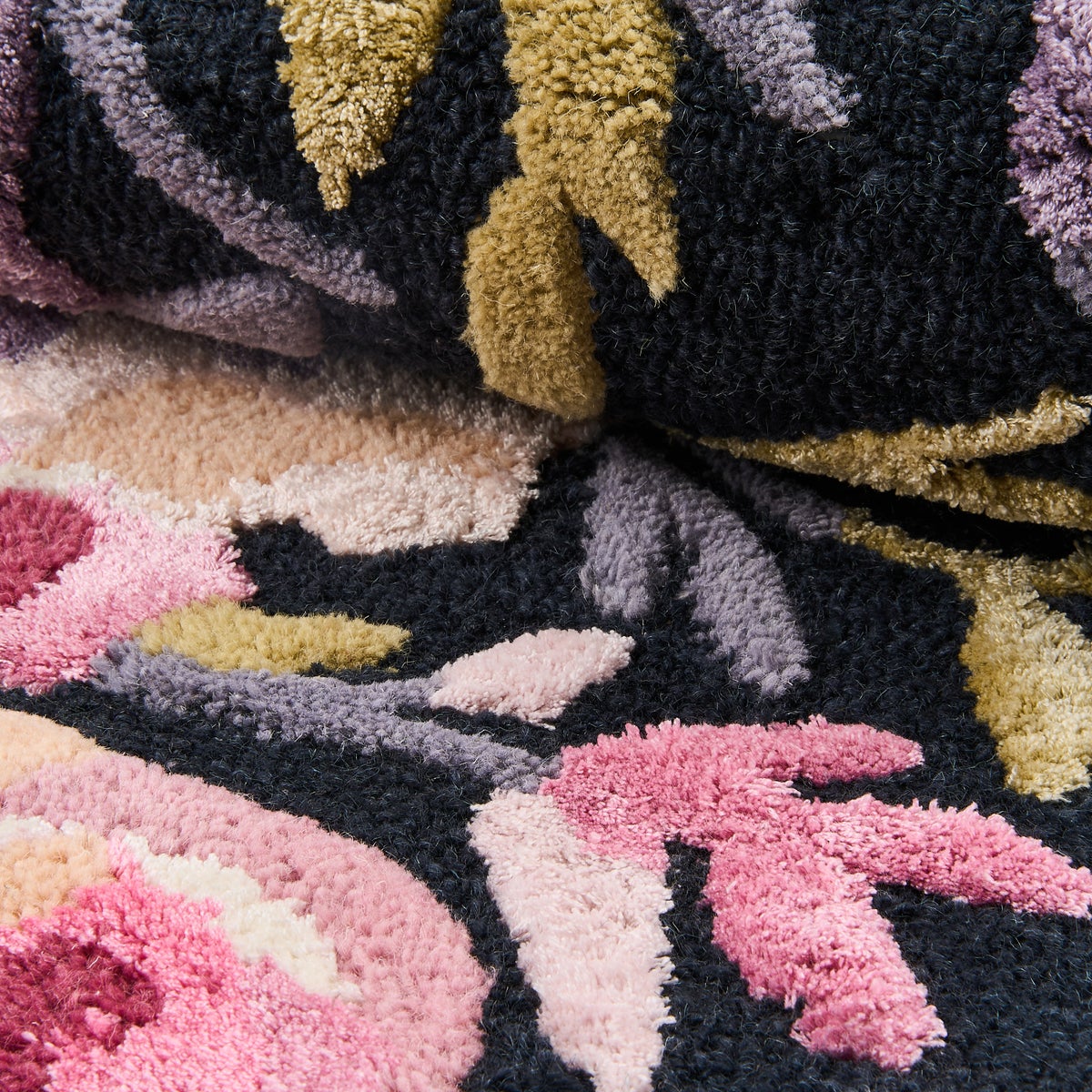 Violet Roses 5' x 8' Rug - Image 3