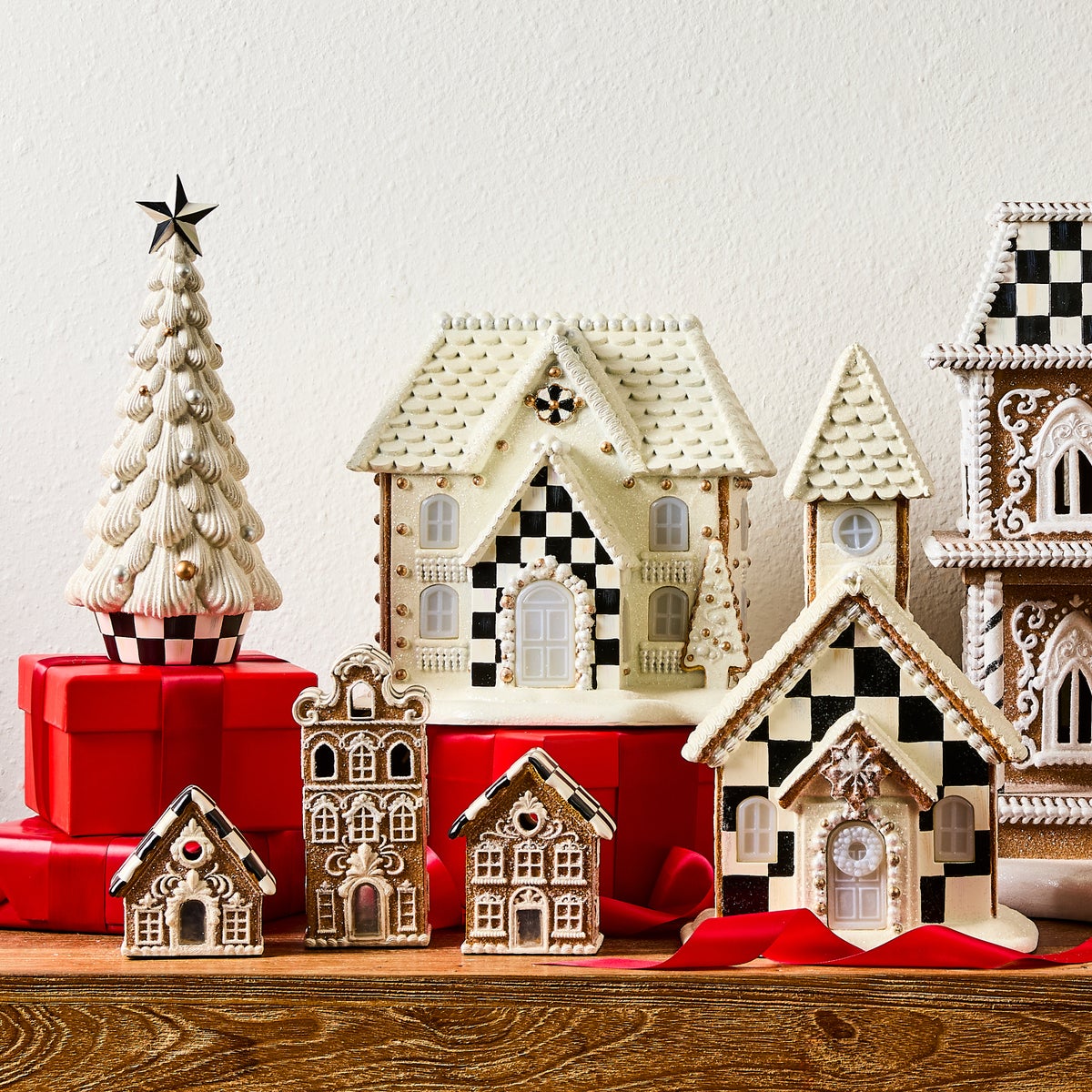 Gingerbread Illuminated House - Image 7