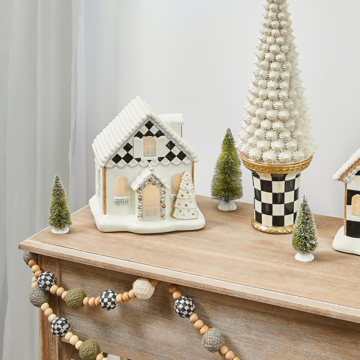 Gingerbread Illuminated Cottage - Image 2