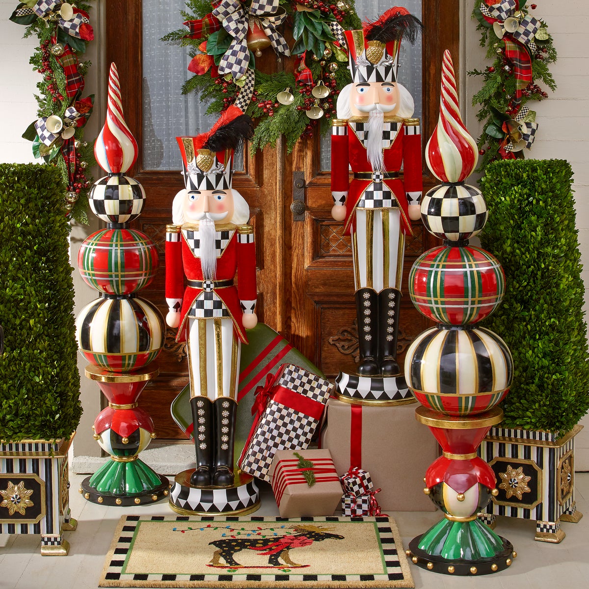 Castle Guard Trophy Nutcracker - Image 2