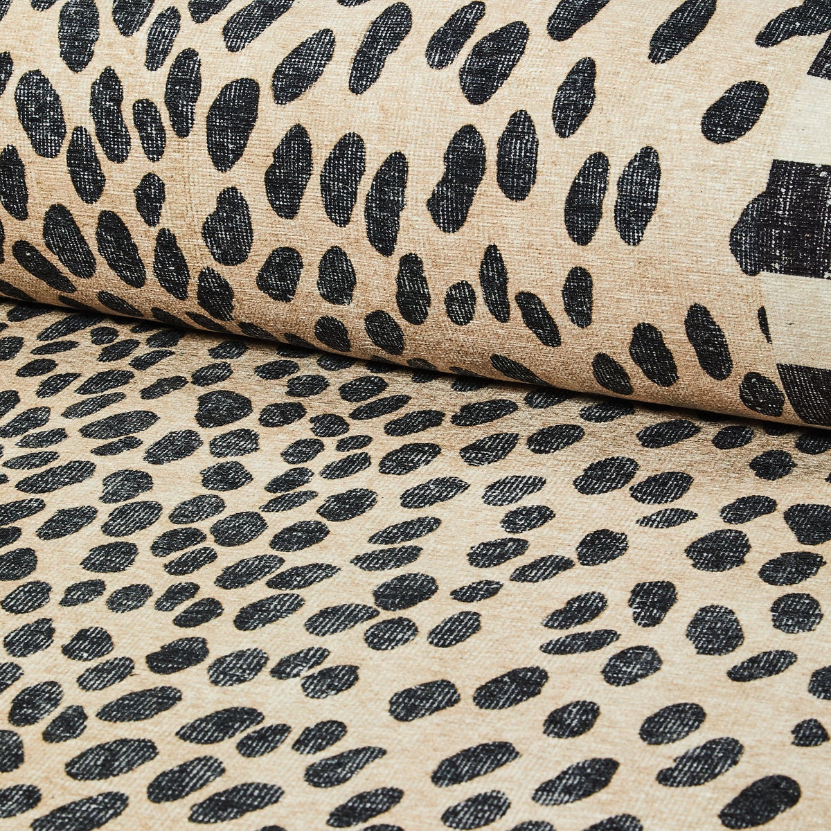 Snow Leopard 2' x 3' Washable Rug - Image 2