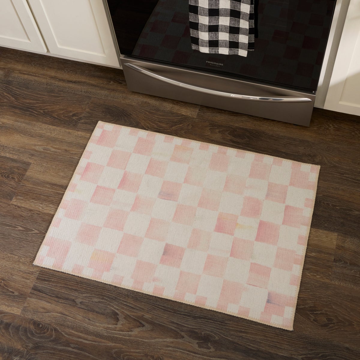 Rosy Checkered 2' x 3' Washable Rug - Image 2