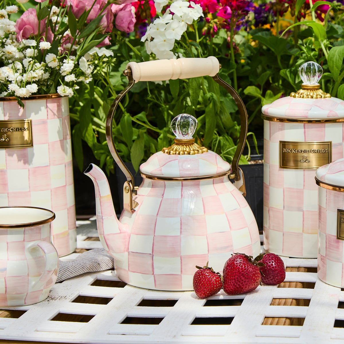 Rosy Check 2 Quart Tea Kettle - Image 8
